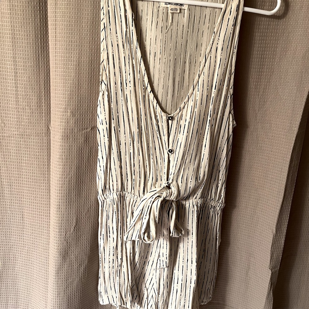 White/black stripes, BILLABONG ROMPER. LIKE NEW. Size: MEDIUM